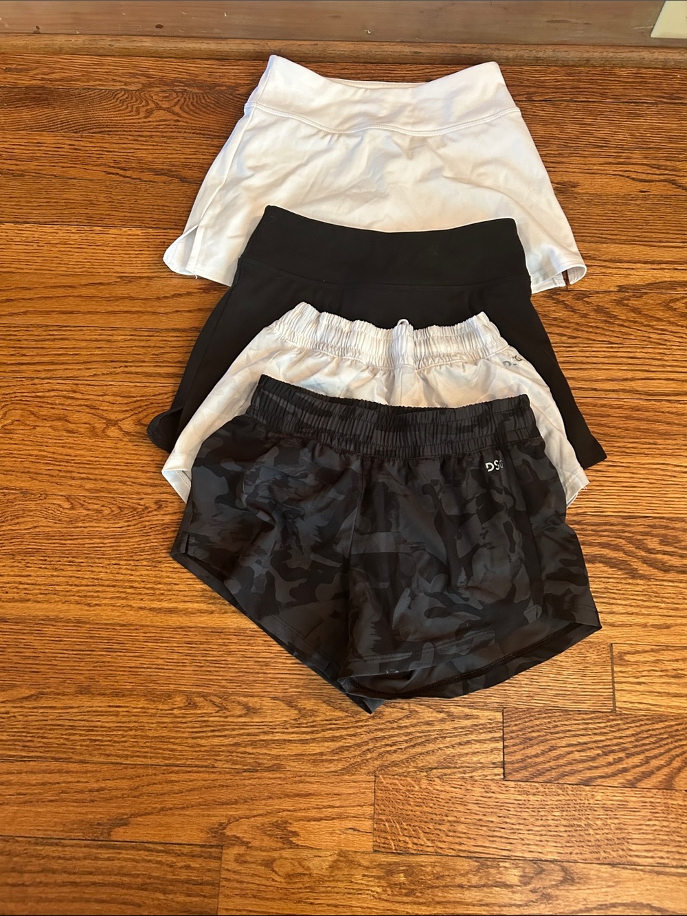 DSG by Dicks girls 4 pack colors: white and black ALL SZ XS (6/7)